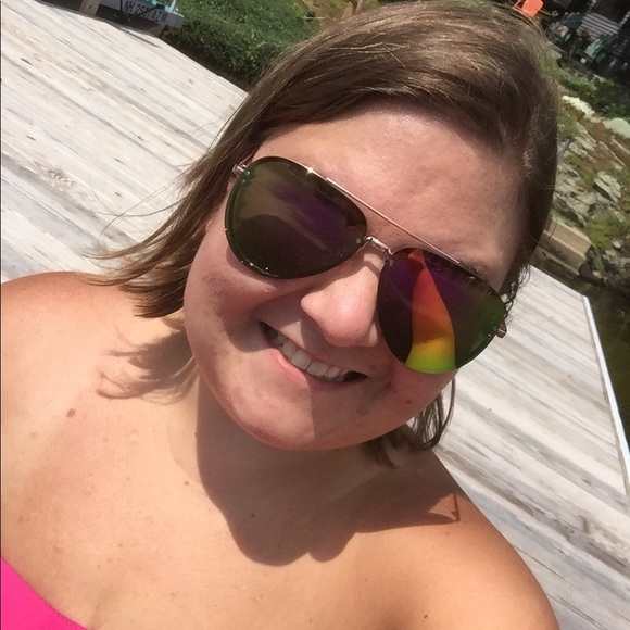 Meet your Posher, Erin - Picture 3 of 5